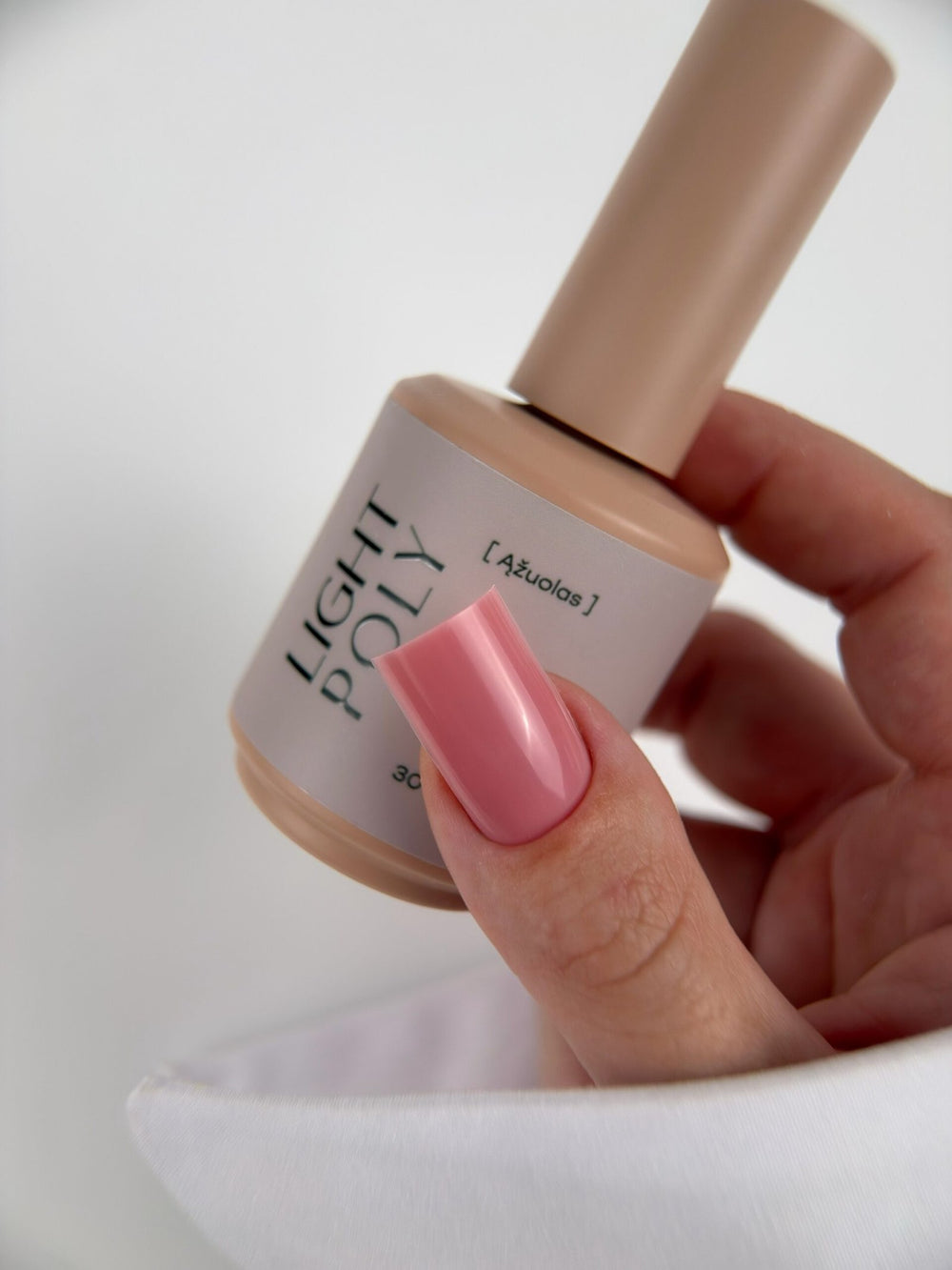 UV LIGHT POLY – polygel liquide pour ongles [Ąžuolas]30 ml